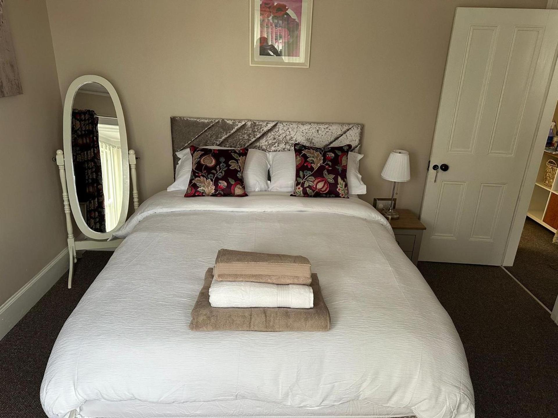 3 Bed Cozy Antrim Apartment With Great Views Exterior foto
