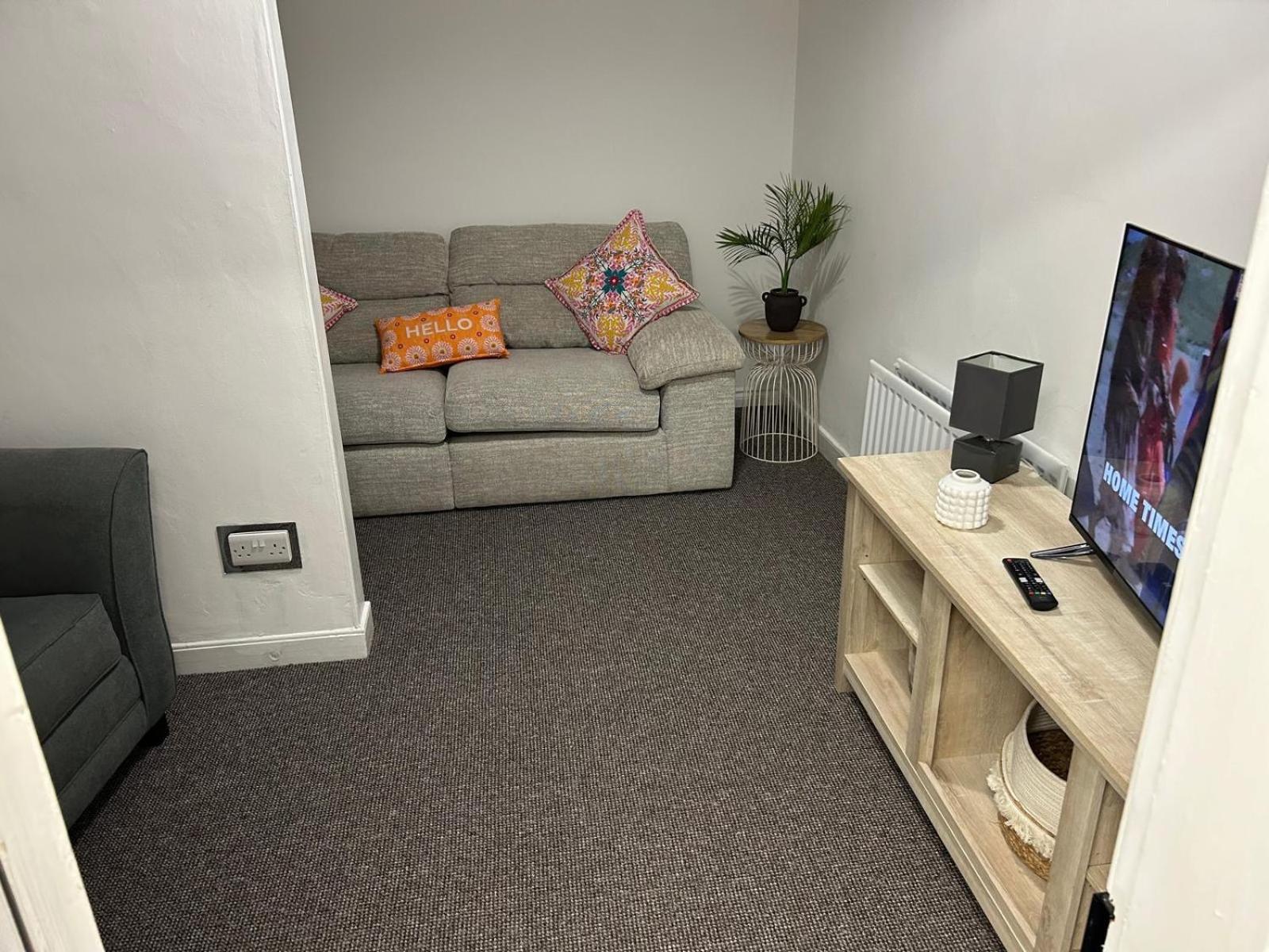 3 Bed Cozy Antrim Apartment With Great Views Exterior foto